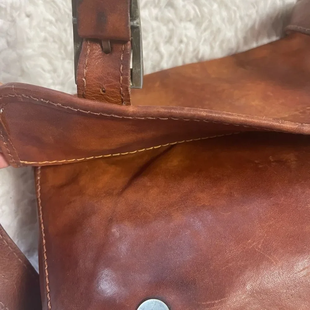 Vera pelle made in Italy leather faded brown messenger Bag with rustic hardware